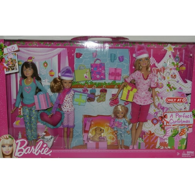 Coffret poupées Barbie et ses sœurs en pyjama décorant pour Noël.