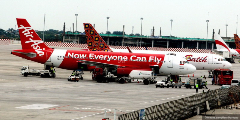 Image result for parkir bersama air asia, lion air, tri-mg asia airlines, sriwijaya air