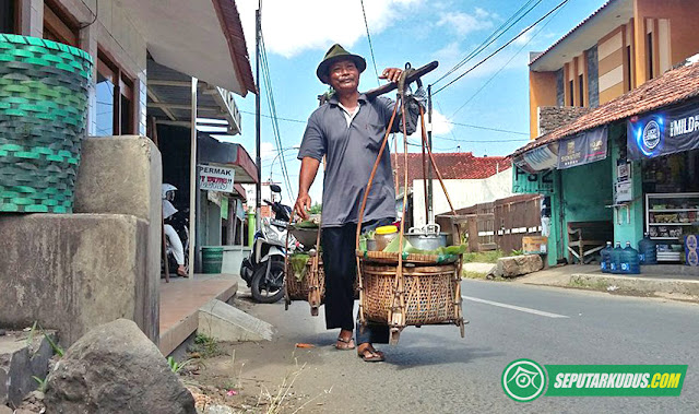 Penjual Lentog Tanjung Kudus