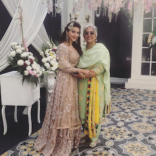 Mehreen Pirzada with Cute and Lovely Smile with her Mother