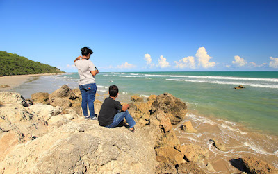 Menikmati semilir angin di pantai Buraen