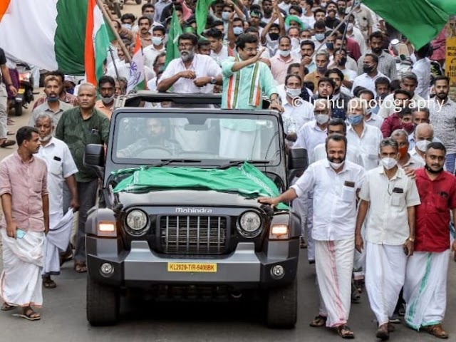 നരിക്കുനിയിൽ എം കെ മുനീർ റോഡ് ഷോ നടത്തി :-