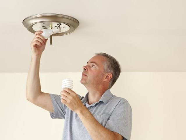 Do LED light bulbs make people age quickly?  Experts warned