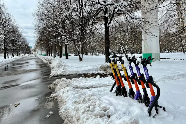 улица Академика Королёва, монорельсовая дорога, прокат самокатов