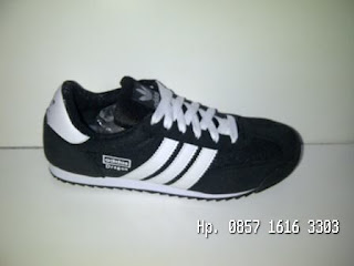 Adidas Dragon Hitam Putih