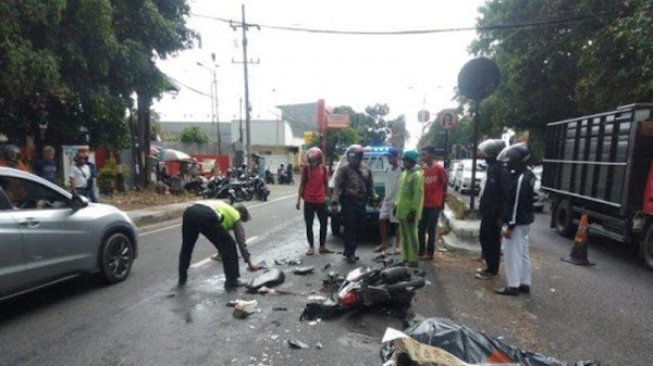 Kecelakaan Maut, Wanita Muda Tewas, Tabrakan 2 Motor GL Pro dengan Vario