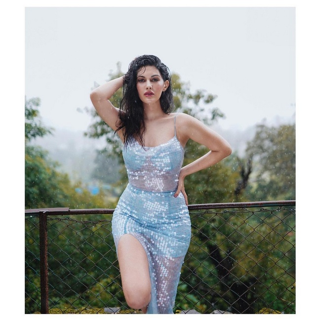 Actress Gallery: Amyra Dastur Latest Pictures Instagram