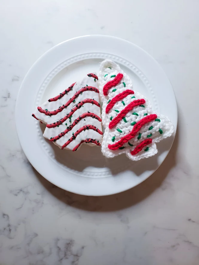 Christmas Tree Cake Crochet Xmas Ornament FREE Pattern