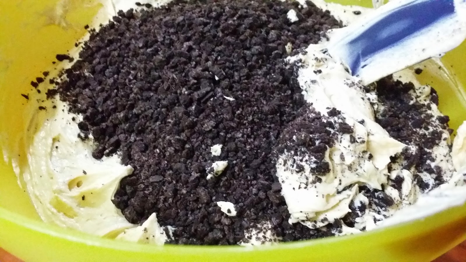 ZULFAZA LOVES COOKING: Kek oreo untuk besday