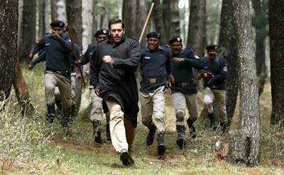 Bajrangi gets chased by Pakistani policemen, in Bajrangi Bhaijaan, Directed by Kabir Khan