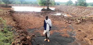 ग्राम कोटवार की शासकीय भूमि पर बन रहा तालाब