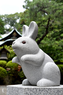 京都　岡崎神社　狛うさぎ