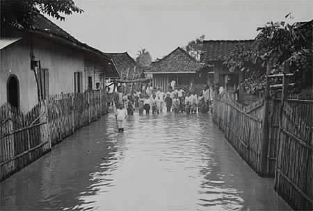 10 Foto  Banjir Jakarta Sejak Jaman  Belanda