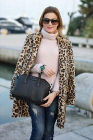 zara leopard coat, leopard faux fur coat, pink sweater, givenchy antigona bag, fashion and cookies, fashion blogger