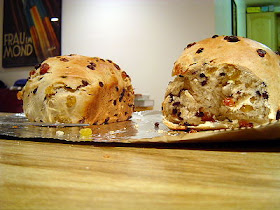 https://en.wikipedia.org/wiki/Barmbrack#/media/File:Barmbrack.jpg