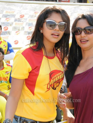 Amala_Paul_At_CCL_Ground