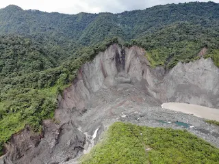 At Least 16 Dead In Ecuador Landslide