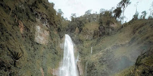 Wisata ke Air Terjun Sekeper di Lombok Utara