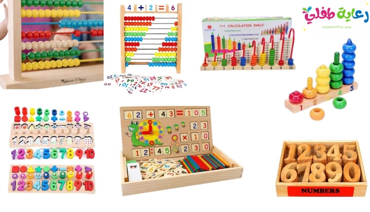 صورة تحمل ألعاب مختلفة لتعليم الأرقام مثل؛ العداد وصندوق خشبي به أرقام ولعبة تطابق الأرقام، وهذا من أجل تعلم الأطفال الأرقام بواسطة اللعب.