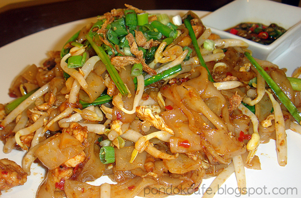 kuey teow goreng noodles pondok cafe