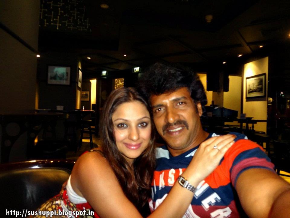 Kannada Actor Upendra with Wife Priyanka Upendra | Kannada Actor Upendra Family Photos | Kannada Actor Upendra Real-Life Photos