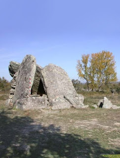 MENHIR / Anta 2 dos Couleiros, Castelo de Vide, Portugal