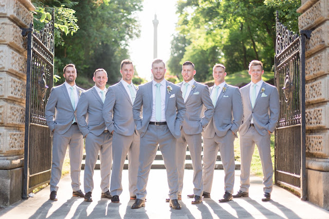 Niagara wedding planner | A Divine Affair | Kendra and Greg. Photo by Alexandra Del Bello Photography. Ceremony at Queenston Chapel with Niagara Parks Weddings. Wedding reception at Queenston Heights Restaurant. Mint, coral and gold wedding details. 