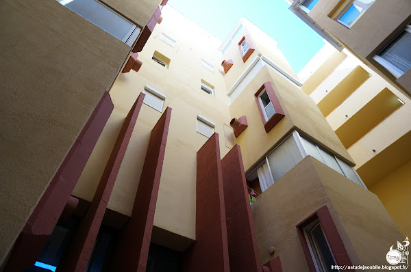 Sitges / Sant Pere de Ribes (Barcelona) - Kafka´s Castle - Résidence  Architecte: Ricardo Bofill, Taller de Arquitectura  Construction: 1968   