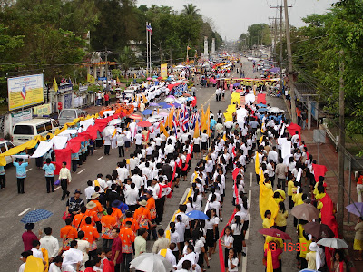  ประเพณีแห่ผ้าขึ้นธาตุ