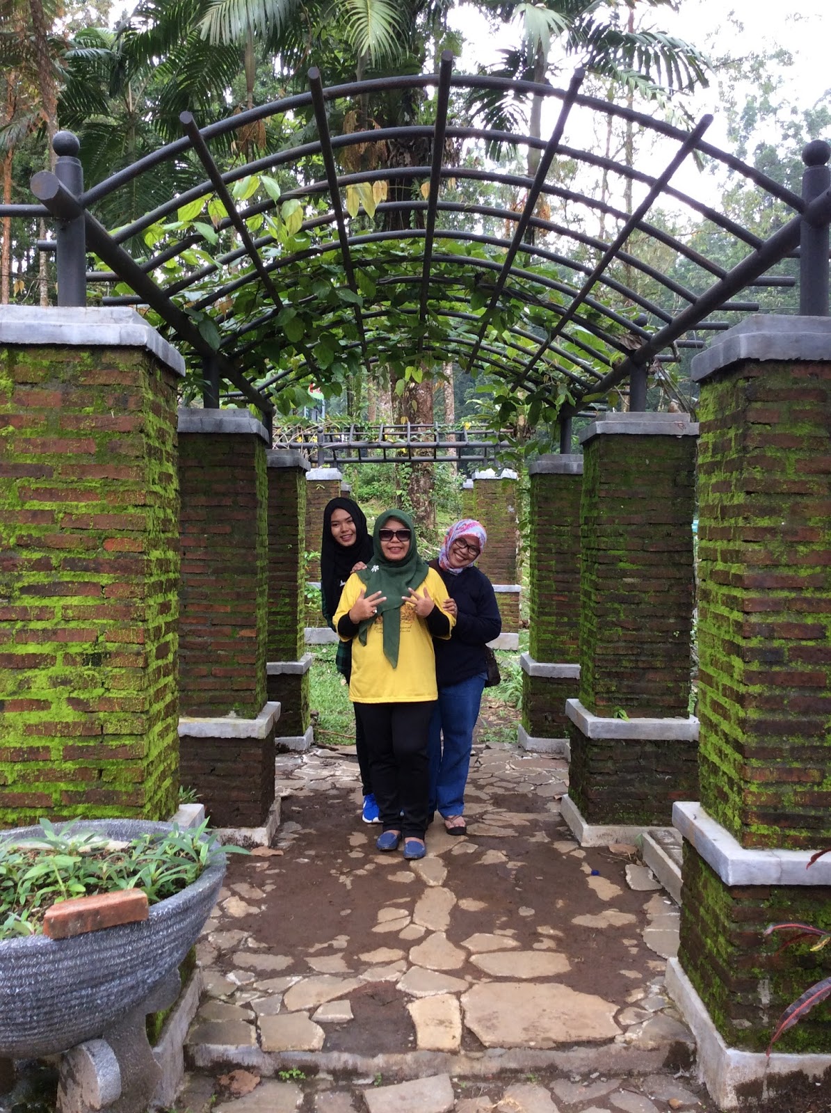 Rainbow Moms: Kebun Raya Baturaden, Purwokerto Jawa Tengah