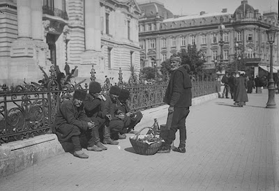 La 1909, in Bucuresti. Viata cotidiana: Orasul, strazile, oamenii, obiceiurile