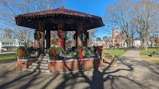 Santa arrives on the Franklin Town Common Nov 26 at 4 PM