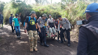  Polres Bondowoso dan Tim Evakuasi Temukan Pendaki Gunung Ijen yang Hilang Dalam Kondisi Selamat