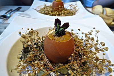 Caffé B, farmer' egg with sea urchin