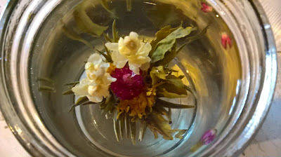 Riciclo creativo tisana cinese: lo spettacolo del thè tea cinese che si schiude piano in acqua calda 8