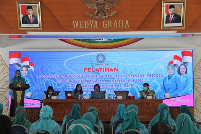 Pelatihan Pemanfaatan Marketplace dan Sosial Media Untuk Pemasaran Produk UMKM Tim Penggerak PKK Kabupaten Ngawi