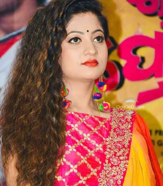 Lipsa Mishra Height, Weight, Age, Biography,Wiki & Wallpapers