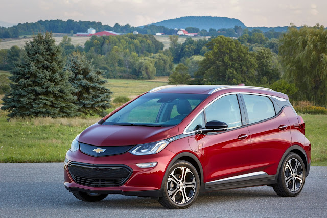 Front 3/4 view of 2019 Chevrolet Bolt