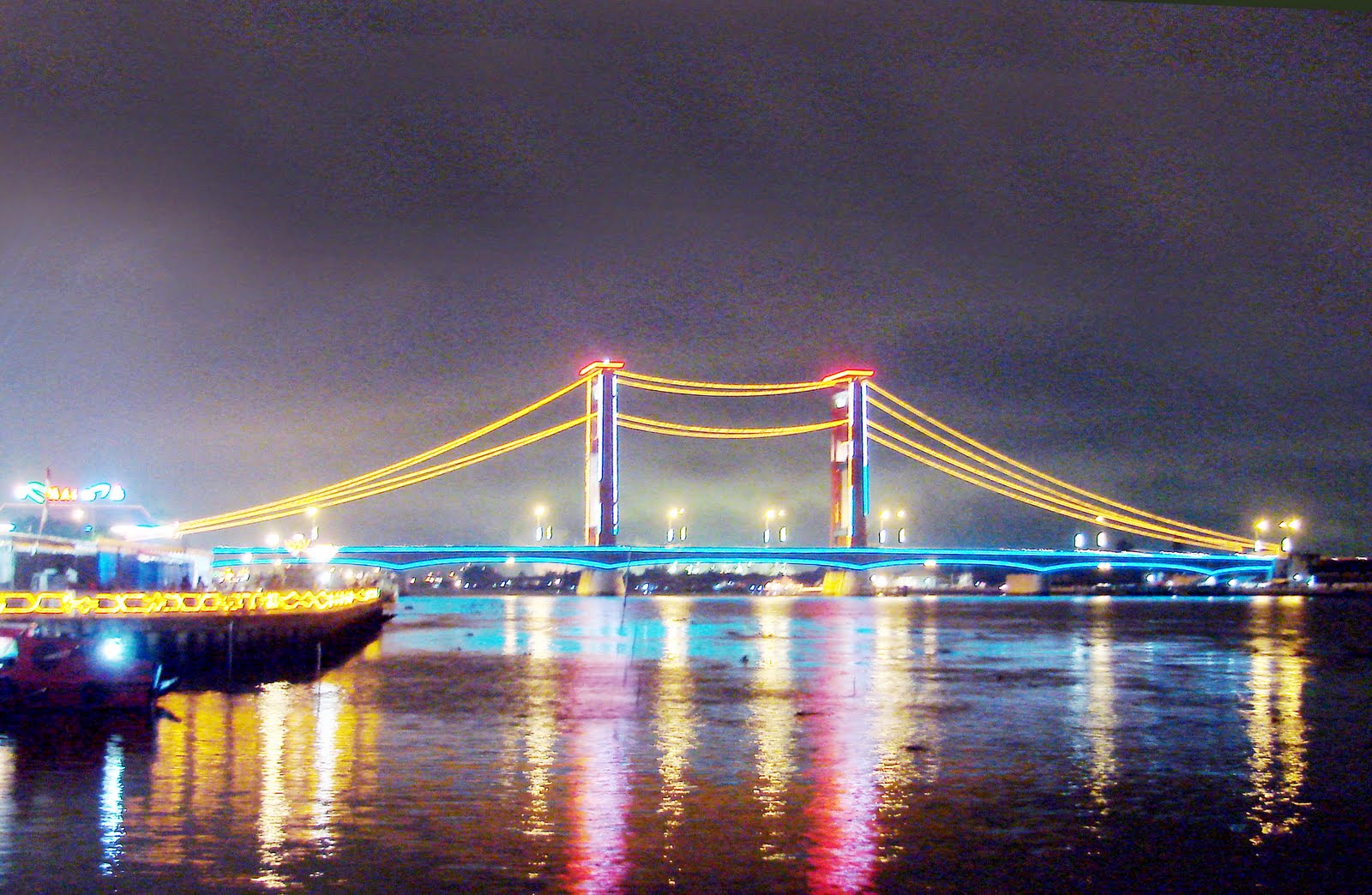 WISATA JEMBATAN AMPERA SEA GAMES KE-26 DI KOTA PALEMBANG