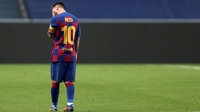 Messi cabisbaixo com a goleada sofrida