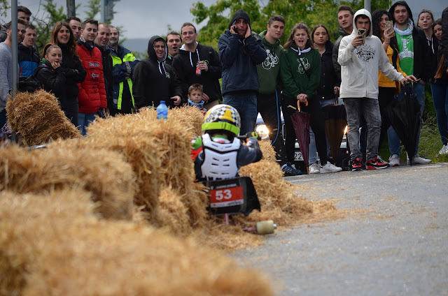 bajada de goitiberas de las fiestas de Cruces