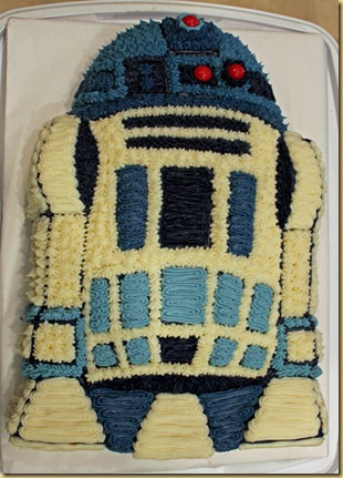 R2D2 cake 4