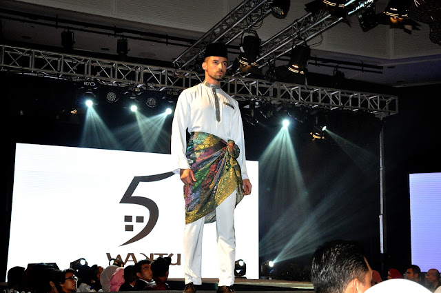  fashion show 5 waktu baju melayu