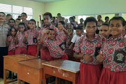 Kunjungi SD Yapis 2, Polres Merauke Laksanakan Program Polisi Pi Ajar