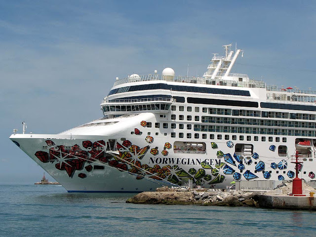 Norwegian Gem, port of Livorno