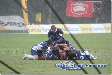 festejo de unifut en el 2do. gol. (3)