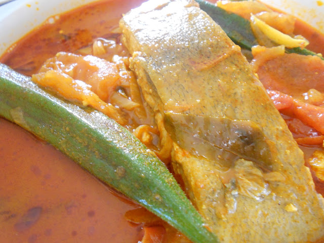 WanSHilaKLM: Resepi Kari Ikan Bawal Hitam ala mamak~