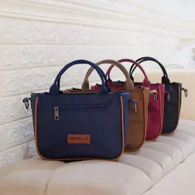 Tas Selempang Wanita Typography Strap