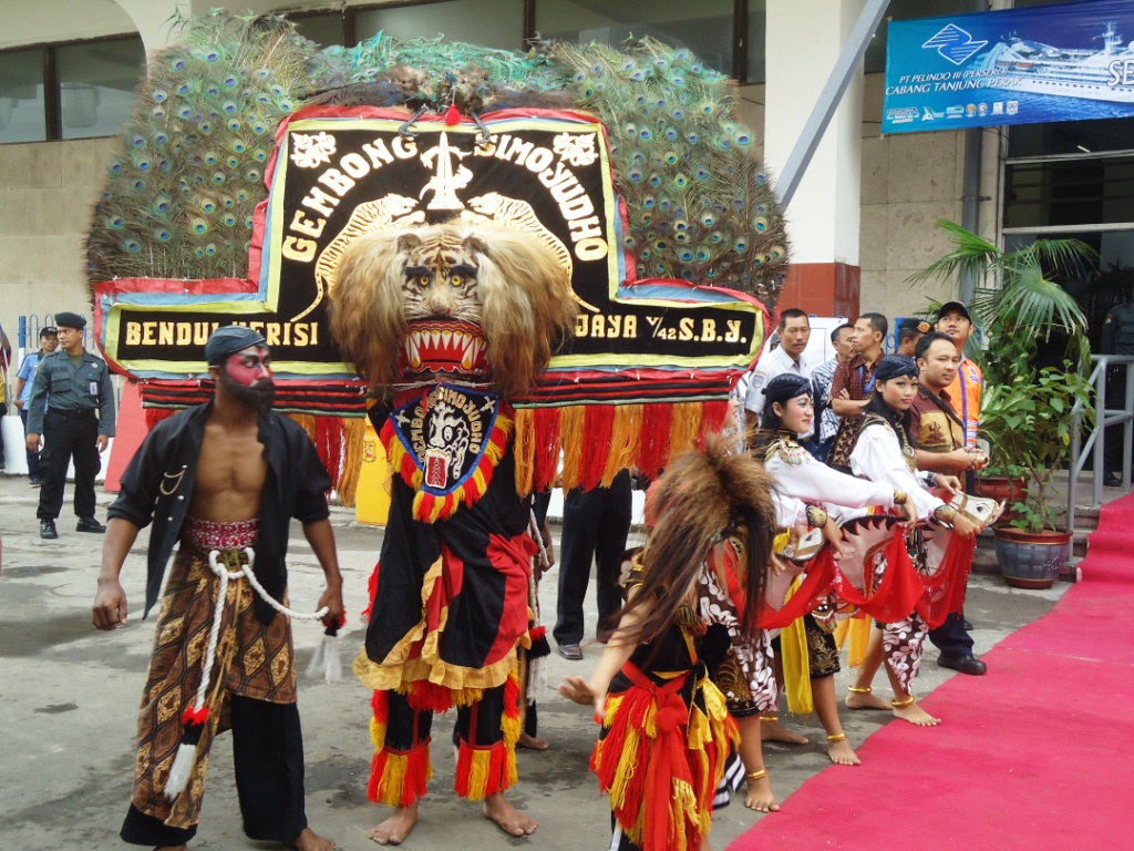  SANGGAR NUSANTARA DOT COM Jakarta SEWA BAJU ADAT 