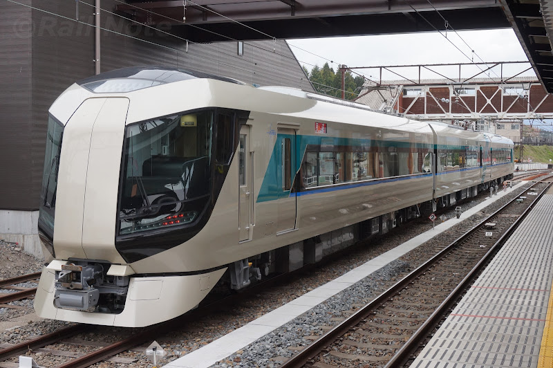 下今市駅留置中の東武500系